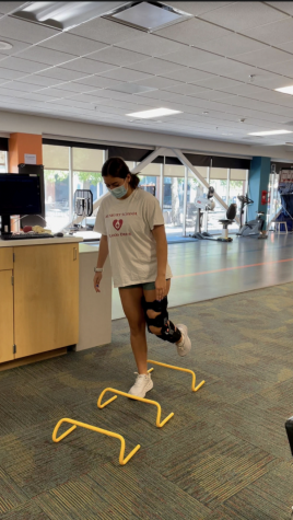 Senior Ava Mark works to strengthen her knee after her lacrosse injury. She attends high intensity physical therapy six out of seven days a week. 