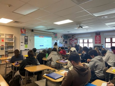 Monte Vista students studying during a personal finance class lecture. Students and teachers put an emphasis on the importance of this class primarily for Juniors and Seniors navigating how to manage their finances, or those simply intrigued to learn more about the topic.