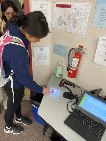 Sophomore Grace Tseng scans into her class. The introduction of the new scanning system has led to an increase in detentions.