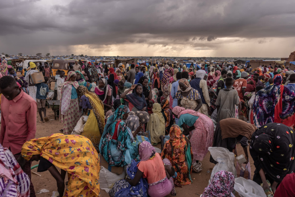 Sudanese Refugees gathering for a monthly food distribution incentives. Courtesy of CNN